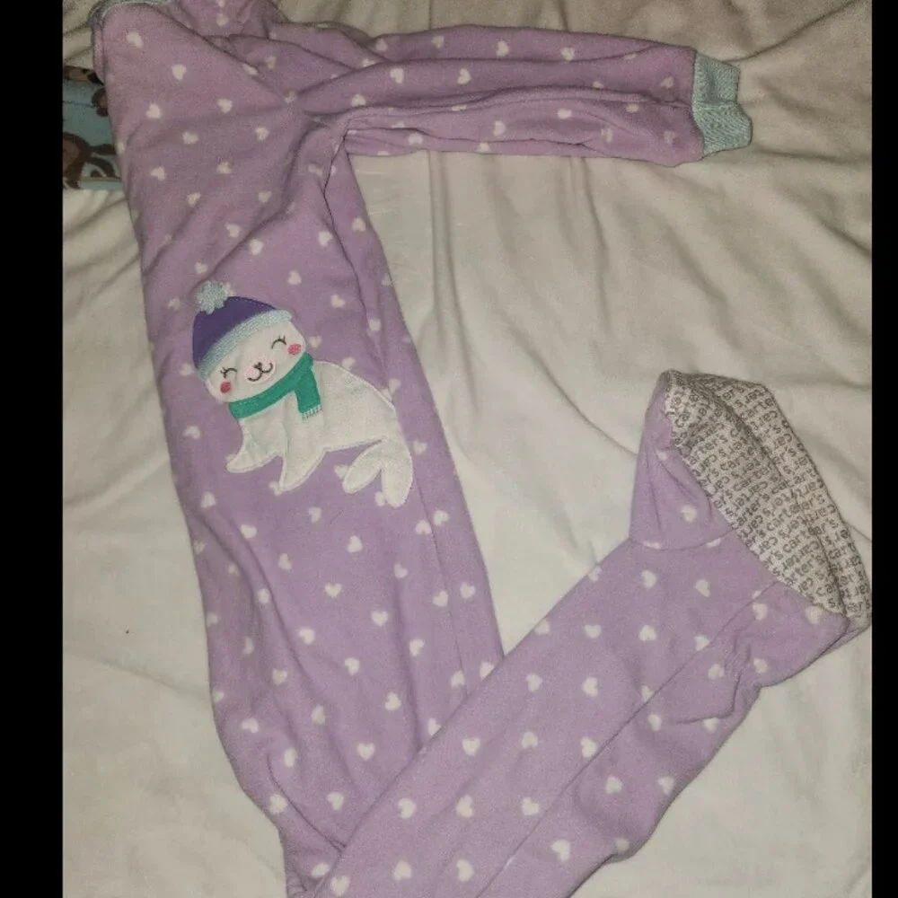 3 Pairs 5T Footie Jammies - Picture 3 of 5